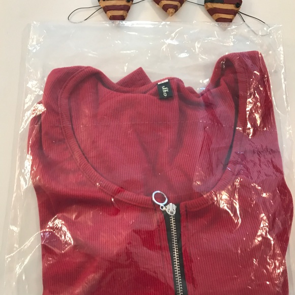 ❤️SEXY RED CROPPED TOP WITH SILVER ZIPPER❤️ - Picture 6 of 6